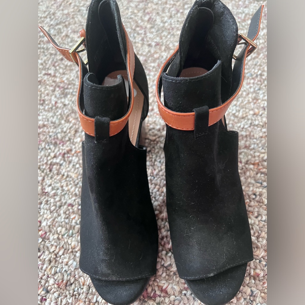 Brand New Kenneth Cole Heel Booties